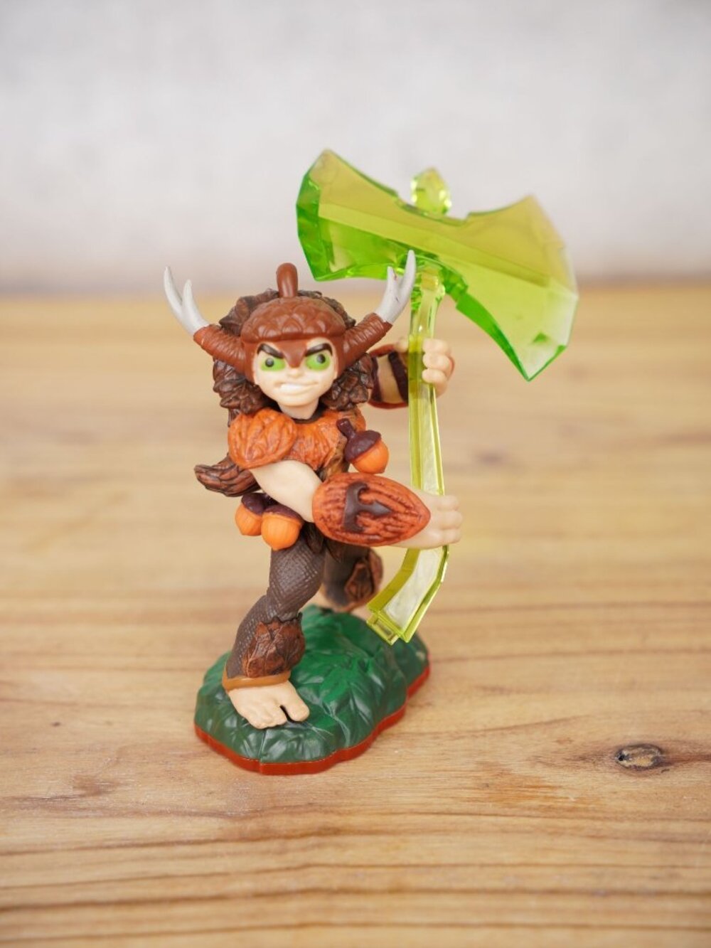 Skylanders Trap Team Bushwhack Master Trapper Figure with Weapon 2014 Activision